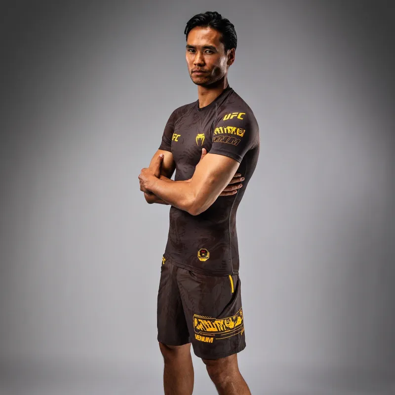 UFC Fusion by Venum Fight Week Men’s Performance Short Sleeve Rashguard - Earthen Brown - Image 3