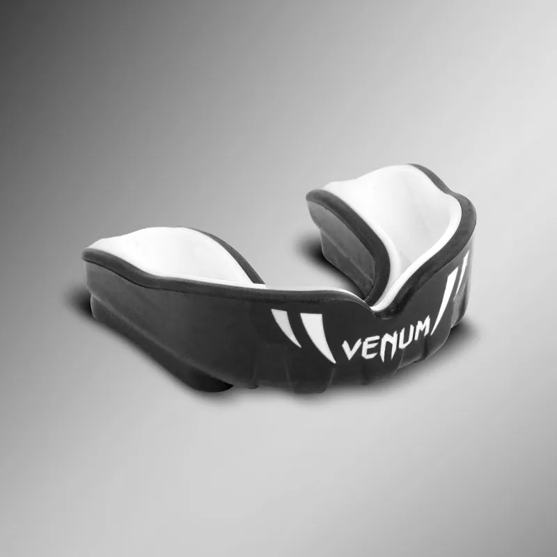 Venum Challenger Kids Mouthguard - Black/White - Image 3
