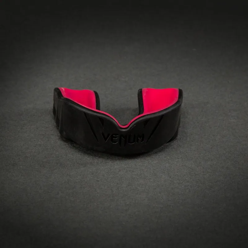 Venum Challenger Mouthguard - Black/Raspberry