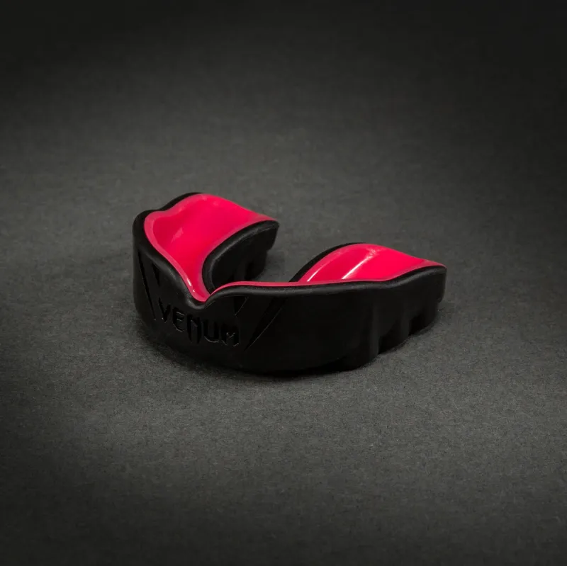 Venum Challenger Mouthguard - Black/Raspberry - Image 5