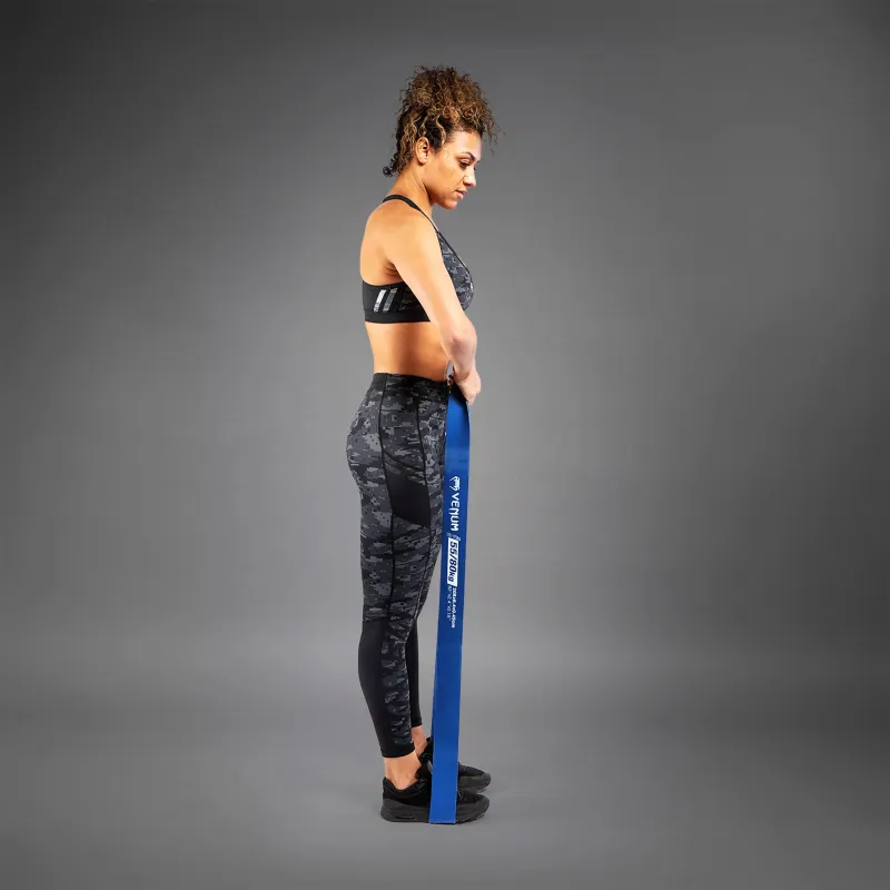 Venum Challenger Resistance band - Blue - 120-175lbs - Image 2