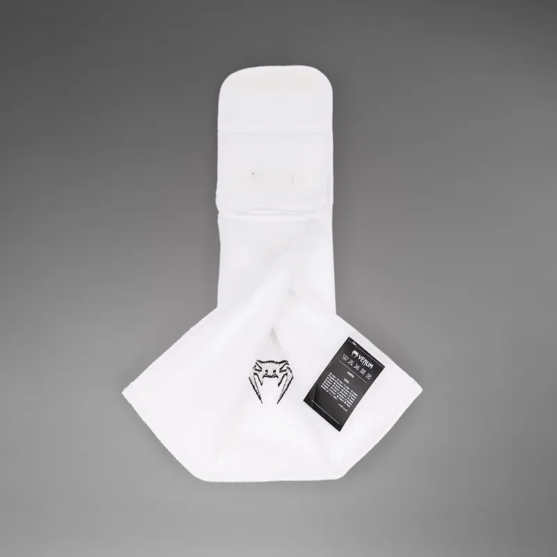 Venum Lineup Football Towel - White/Black - Image 5